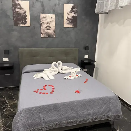 בית הארחה Belvedere Lacinio Luxury Fronte Mare 3*