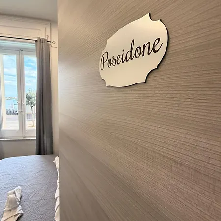 Belvedere Lacinio Luxury Fronte Mare בית הארחה קרוטונה