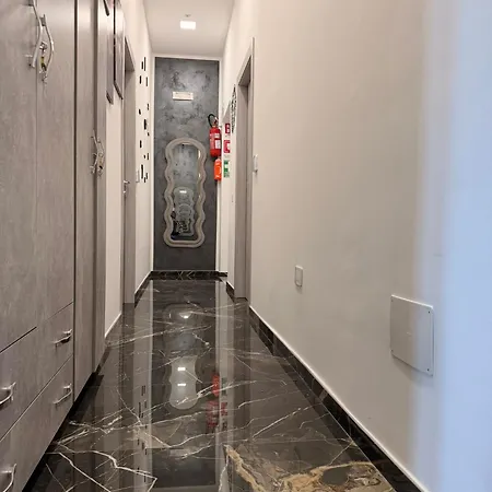 Konukevi Belvedere Lacinio Luxury Fronte Mare 3*
