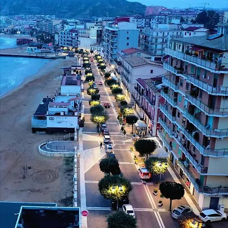 Belvedere Lacinio Luxury Fronte Mare בית הארחה קרוטונה