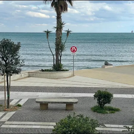 Belvedere Lacinio Luxury Fronte Mare 3* קרוטונה