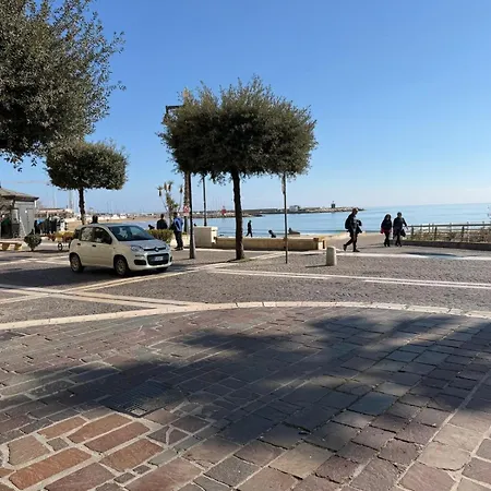 Belvedere Lacinio Luxury Fronte Mare בית הארחה