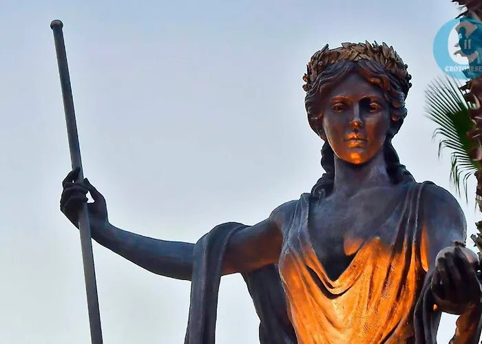 בית הארחה Belvedere Lacinio Luxury 3*